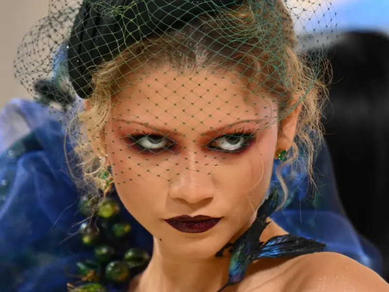 Zendaya deslumbra en la Met Gala 2024 con un estilo retro reinventado