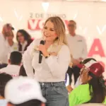 ¿Iba alcoholizada? Candidata de Morena al Gobierno de Jalisco se tambalea en mitin