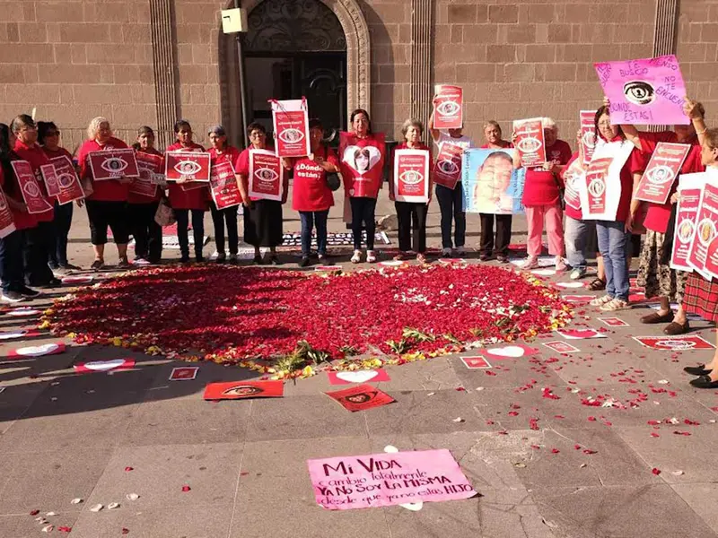 Mujeres de Nuevo León protestan por hijos desaparecidos antes del Día de las Madres