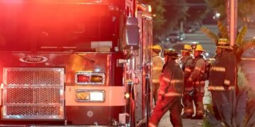 Controlan incendio en bodega y tienda de autoservicio de Tamaulipas