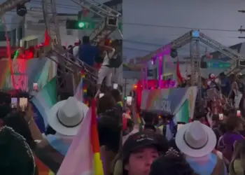 A punto de colapsar escenario de carro alegórico en Monterrey