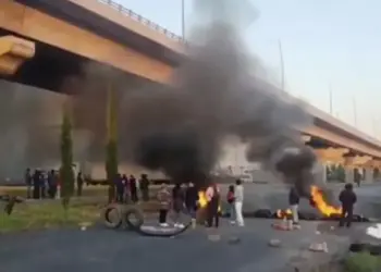 Bloqueo y choque generan caos vial en autopista México-Puebla