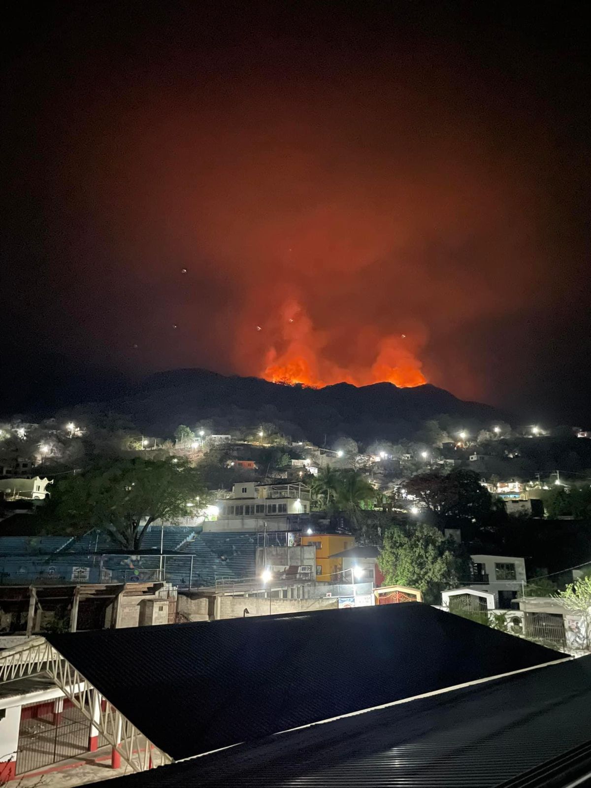 Incendio forestal en puente de Ixtla