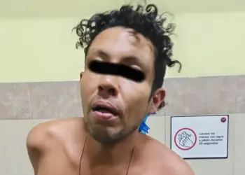 Detienen a Americanista que subió al techo del Estadio Azteca