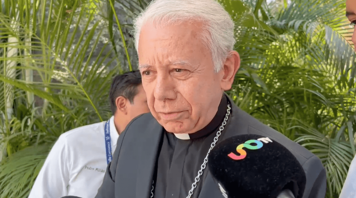 Insiste Ramón Castro en proteger al obispo Salvador Rangel