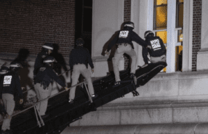 Aumenta la represión policial en universidad de Estados Unidos
