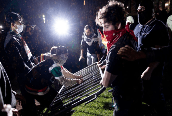 Pro-israelíes atacan campamento pro-palestino en la UCLA 