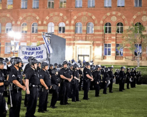 Policía de NY arresta a 282 manifestantes en Universidad de Columbia