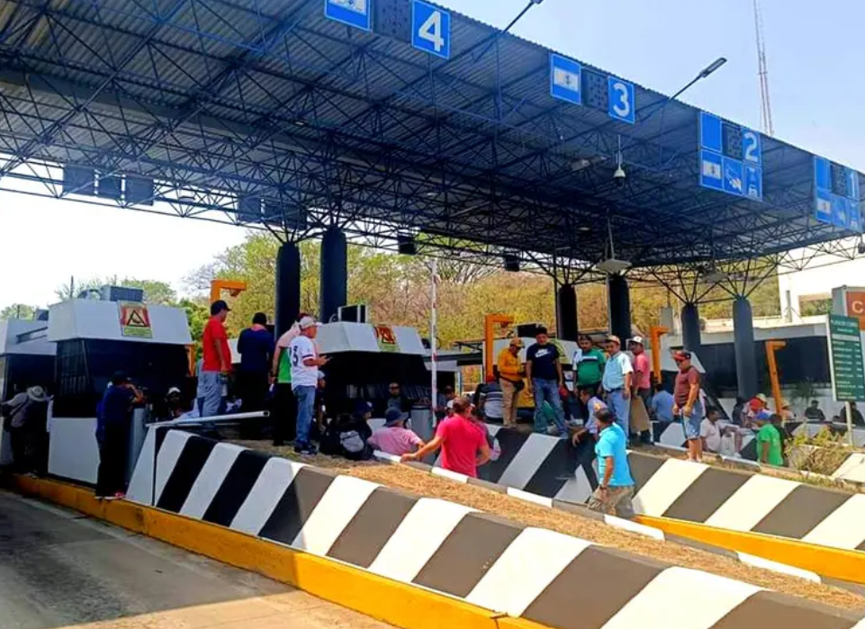 En Chiapas la CNTE amenaza con extender plantón más allá de las elecciones