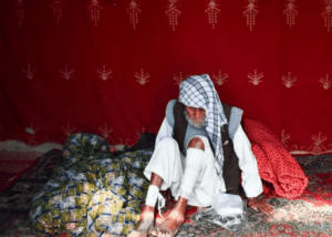 Talibanes prohíben pedir limosna en las calles de Afganistán