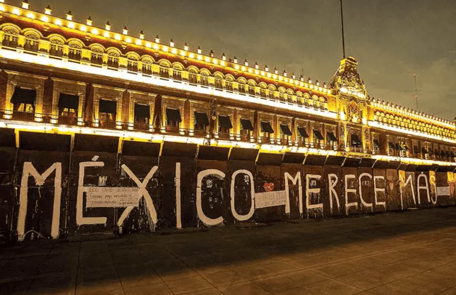 CNTE queda cercada en medio de Marea Rosa