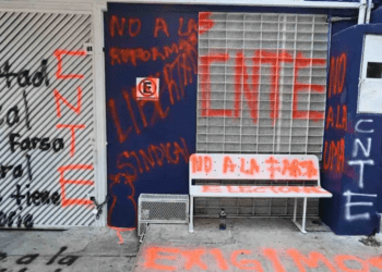En Chiapas, CNTE incendia oficinas de MC y vandalizan las de otros partidos