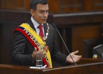 Presidente de Ecuador acusa intento de golpe de Estado