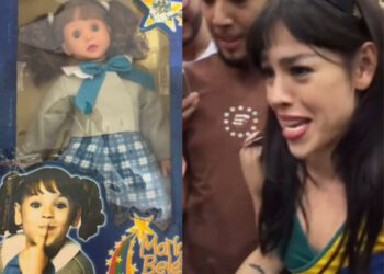 Regalan a Danna Paola muñeca de María Belén