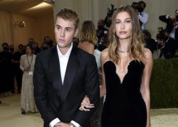 Anillo de compromiso de Hailey Bieber, vale millón y medio de dólares