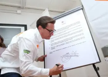 Chertorivski firma compromisos por la igualdad y los derechos de las niñas, niños y mujeres