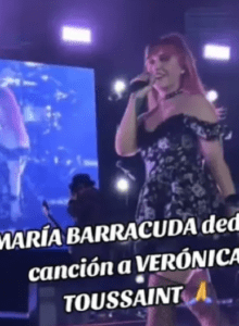 María Barracuda dedica canción a Verónica Toussaint en concierto