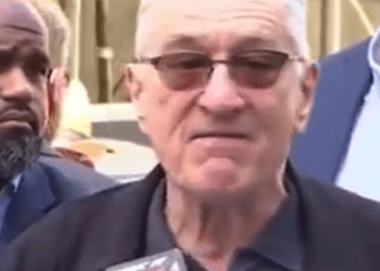 Robert De Niro llama “payaso” a Trump