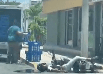 Balean a hombre frente a repartidor y él no hace nada