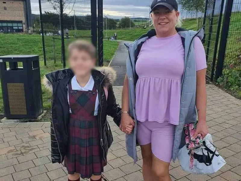 Madre defiende a su hijo que decidió ir con falda a la escuela