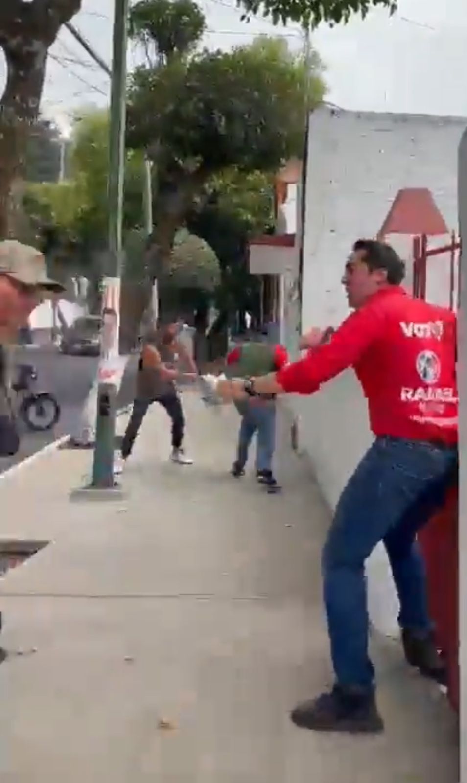 En Cuajimalpa, golpean a candidato del PRI