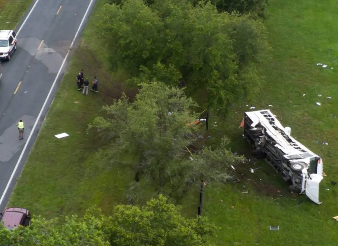 Accidente de autobús con jornaleros mexicanos en Florida: 8 muertos