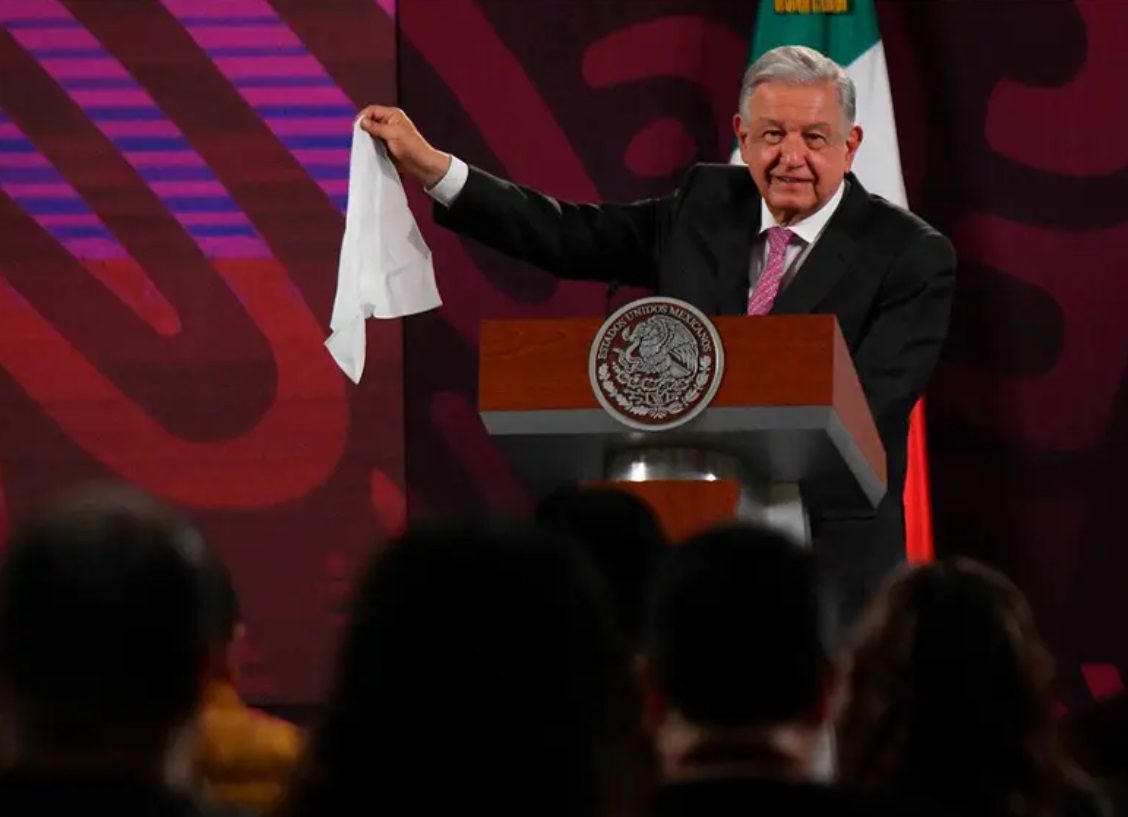 López Obrador asegura al INE que no habrá apagones el día de las elecciones