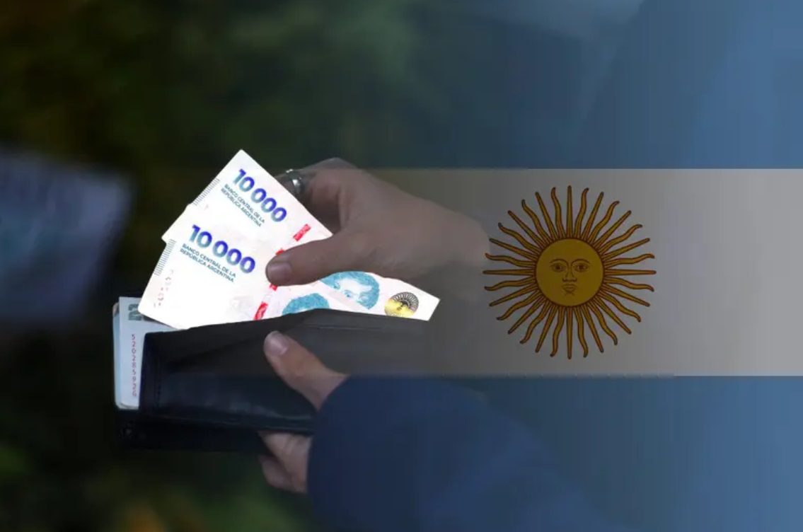 Argentina presenta un billete de 10 mil pesos después de una devaluación económica