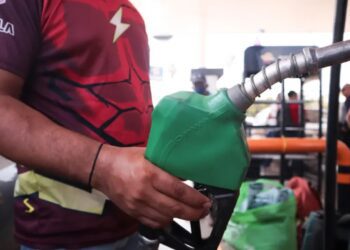 Reportan 130 estaciones sin gasolina en Tijuana por bloqueo a Pemex