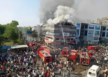 Incendio en zona de juegos en India deja 16 muertos