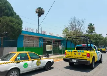 Hombre muerde a policías en Nuevo León