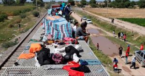 INM agrede a migrantes en tren en Zacatecas