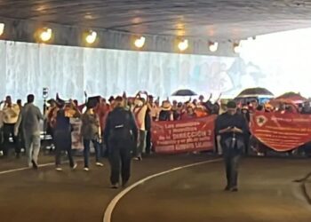 Más contingentes llegan al Zócalo de la CDMX en apoyo a la CNTE