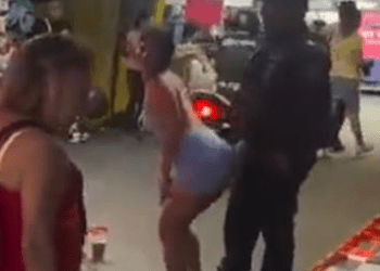 No hay respeto a la autoridad; mujeres perrean a policías