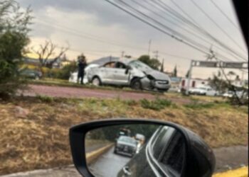 Tornado en Toluca provoca choques y derrumbe de árboles
