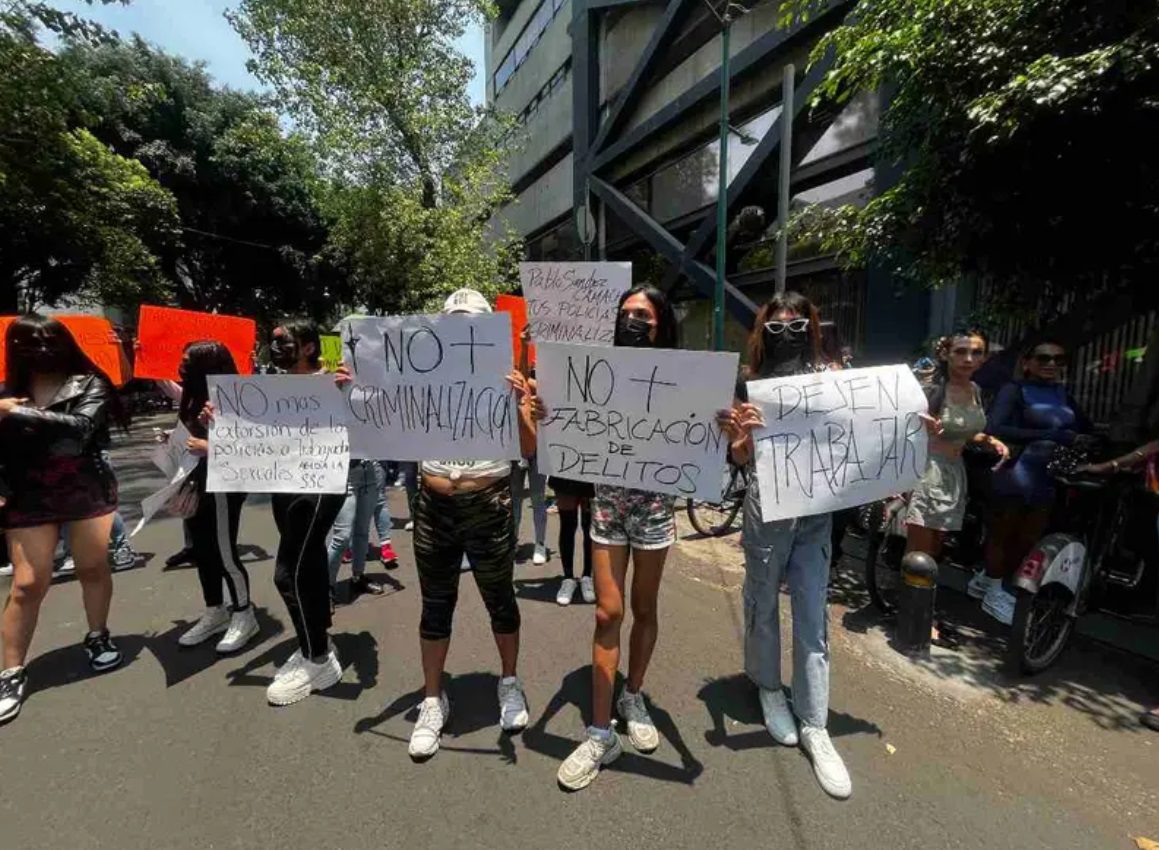 Trabajadoras sexuales transgénero protestan en la SSCCDMX