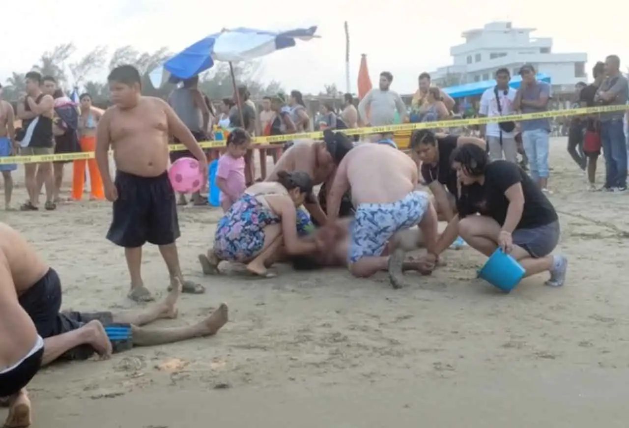 Familia muere ahogada en playa de Veracruz