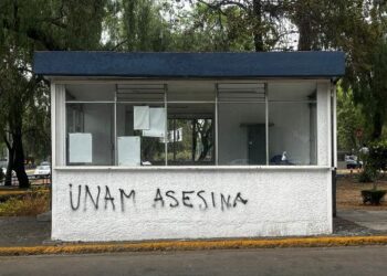 Encapuchados toman dirección de CCH en CU