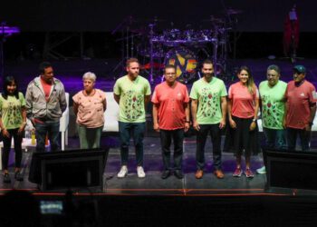 Revelan playeras y medallas para el Maratón CDMX 2024