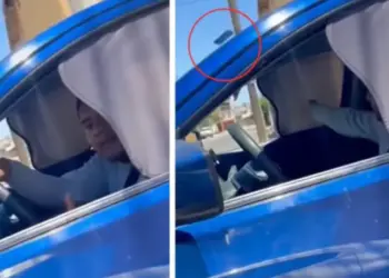 Viral: Chofer de aplicación lanza celular de pasajera por la ventana