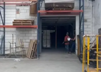 Por caer de elevador, hombre sufre serias lesiones