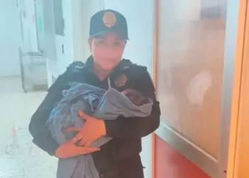 Mujer da a luz dentro de su casa