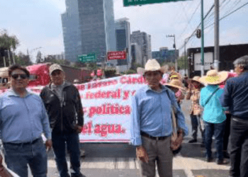 Bloqueo de campesinos de Hidalgo desquicia Insurgentes