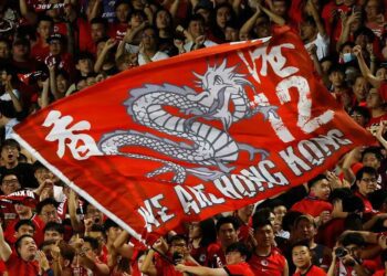 Aficionados arrestados por insultar al himno nacional