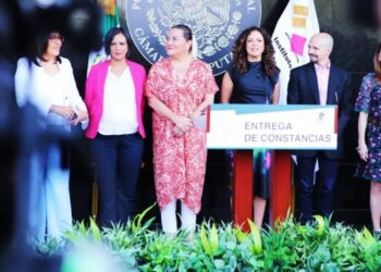 El INE entrega constancias a diputados electos para la Cámara