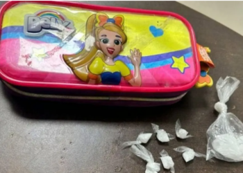 Cae mujer que usaba lapicera para transportar droga