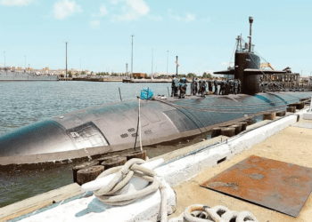 Un submarino de EU llega a Cuba; aumenta tensión en la isla