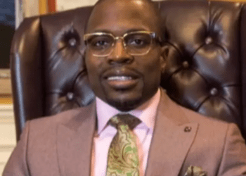 Condenan a 9 años de cárcel a pastor por estafar a sus feligreses