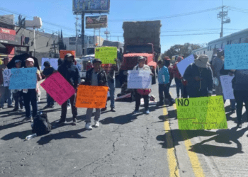 Pacientes con insuficiencia renal bloquean la México Pachuca