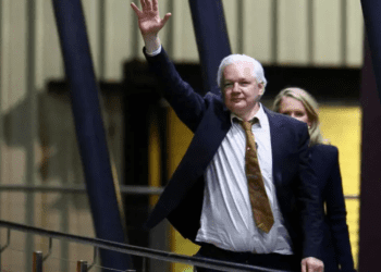 Julian Assange es liberado y recibido en Australia